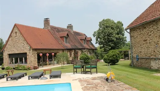 Maison en pierres rénovée au calme 