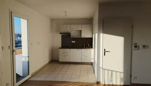 Vends T1-38m² dans résidence Senioriales + 1 place de parking. Infos par téléphone - Nandy (77)