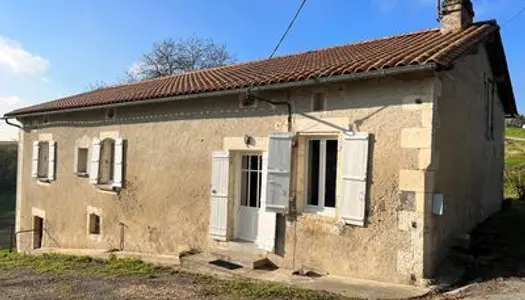 Belle maison de plain pied avec grange dans un endroit paisible