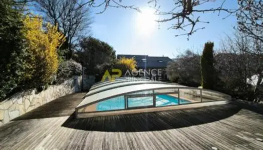 Villa 8 pièces 220 m²