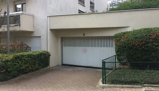 Garage/Parking 