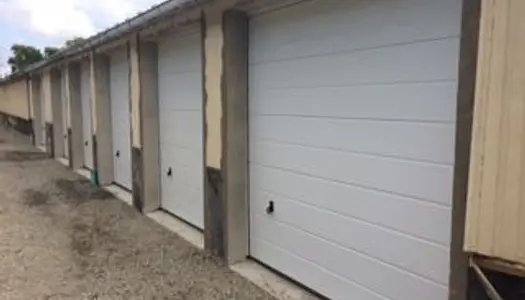 A louer ou loue entrepôt garde meuble garage box atelier