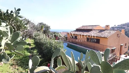 Villa À Cavalaire Avec Vue Mer & Piscine