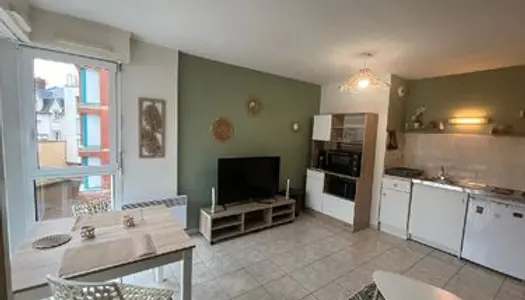 Grand studio meublé 32 m2 au pied de la gare tgv 