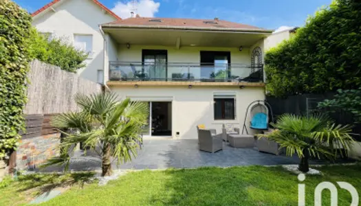 Maison 7 pièces 252 m² 