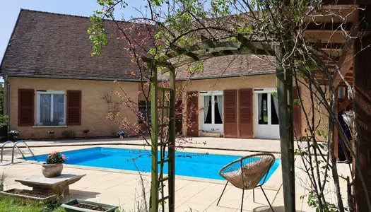 Dpt Saône et Loire (71), à vendre  maison P6 de 185,41 m² - Terrain de 6 579,00 m² - Plain pied 