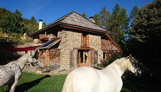 Dpt Hautes Alpes (05), à vendre BARATIER magnifique chalet d'alpage avec un grand terrain 