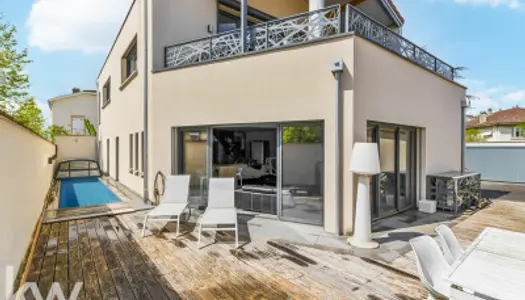 Maison 5 pièces 220 m²