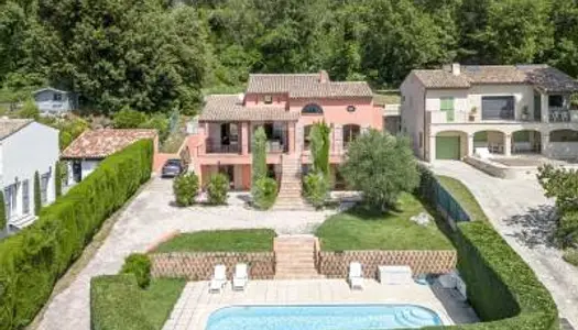 Belle villa avec vue mer et lac à vendre à Cabris 