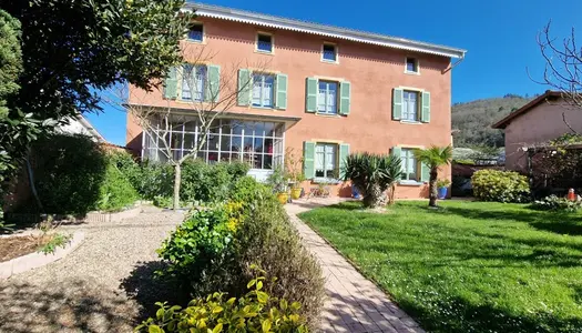 Dpt Loire (42), à vendre à 1heures de LYON et 20 minutes de MONTBRISON maison  de 317 m² avec 