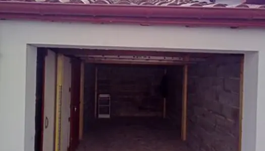 Garage fermé 14M² + 13M² de mezzanine