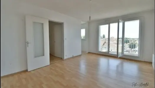 PAU - APPARTEMENT 30 M² HABITABLE - 90 000 € 