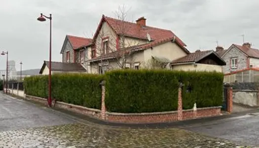 Maison 87m² à Givet entièrement rénovée, frontière Belge avec jardin, terrasse, garage