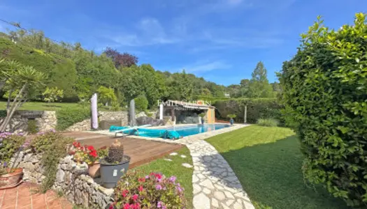 A vendre, Côte d'Azur, Mougins, domaine fermé, villa avec pisci 