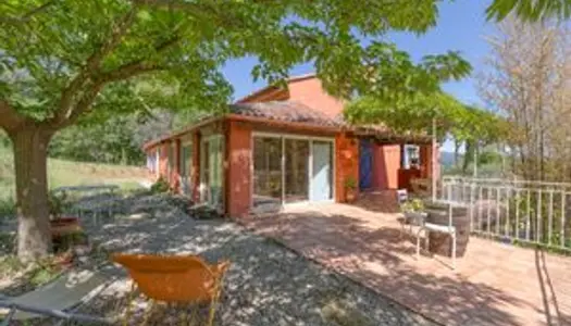 Maison avec terrain, 6 chambres et atelier indépendant 