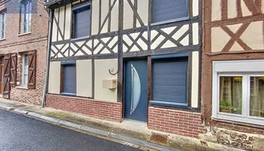 Maison de ville dans un bourg - proche des commerces - secteur Broglie