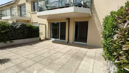 Appartement avec terrasse à Villaines 