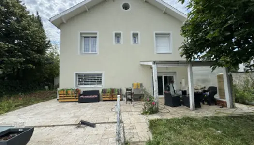 Maison 7 pièces 220 m² 