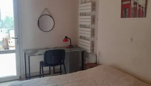 Chambre pour étudiante en colocation à La Rochelle 