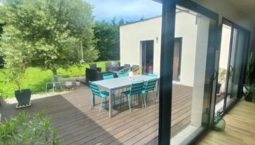 Villa 6 pièces de 135 m² sur terrain de 600 m² 