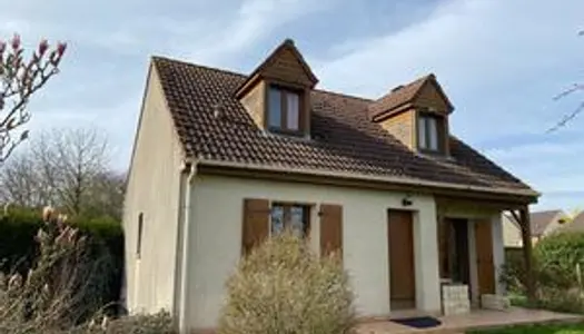 Maison indépendante de construction traditionnelle sur sous-sol, beau terrain