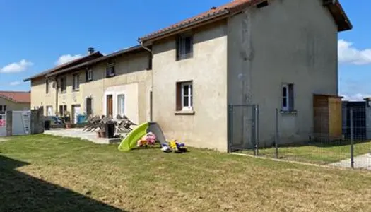 Corps de ferme 180 m² hab. + appartement 50 m² + dépendance