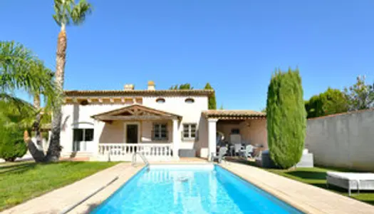 Villa avec piscine et beaucoup d'intimité. 