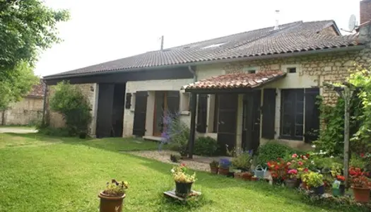 BELLE MAISON EN PIERRE AVEC DEPENDANCES SUR TERRAIN DE 1365m2 