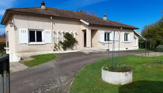 Vente Propriété 180 m² à Pouilly-sous-Charlieu 252 000 €