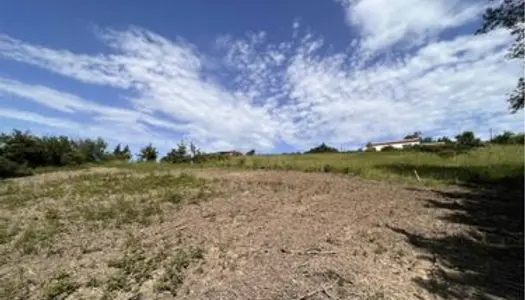 Terrain constructible 5200 m2 à 70 000 euros 