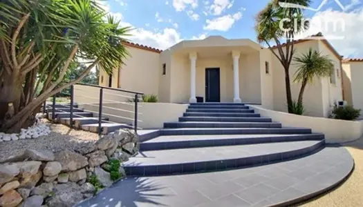 VILLA 7 pièces 235 m² avec piscine, dépendante et garage 