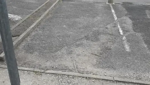 Loue place de parking 
