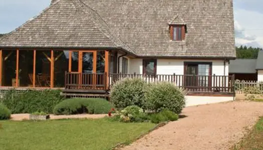Vends Grande maison familiale en Corrèze - 5 chambres (12 couchages) - Piscine à 19120 Végennes (