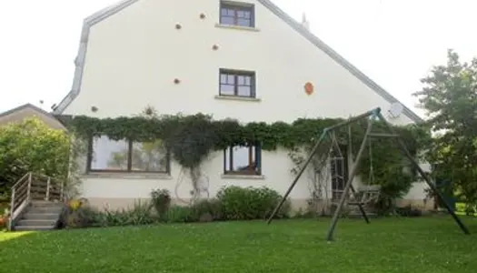 MESSEIN, maison familiale indépendante de type F8 d'une surface habitable de 185 m², jardin de 