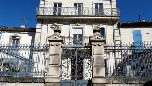 MAISON DE MAITRE avec nombreuses dépendances