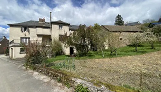 Ségur Aveyron. Bel ensemble immobilier avec terrain construc 