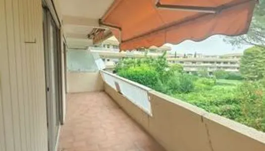 Appartement T4 de 103m2 avec balcon en résidence fermée 