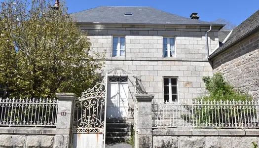 Dpt Corrèze (19), à vendre PEYRELEVADE maison P7  - Terrain de 1099 