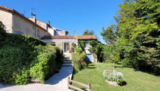 Deux Maisons en centre ville de Pons 