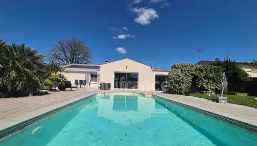 Dpt Charente Maritime (17), à vendre MEDIS maison de plain pied T5 de 166 m² - Terrain de 1 100,00 