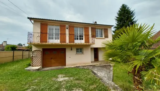 Coeur de bourg de Chancelade avec garage et jardin 