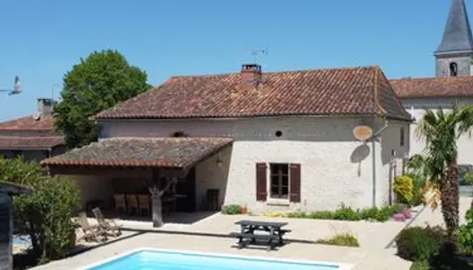 Charmante maison de quatre chambres avec piscine dans le Sud-Charente 