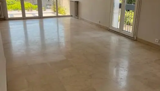 Appartement T4 avec jardin et terrasse à LAVIT 