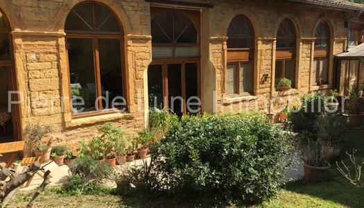 RARE Ancienne Orangerie de charme en pierres dorées avec maison de gardien 