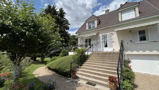 La Guerche-Sur-L'Aubois Maison sur-sous sol mitoyenne - 125 m2 