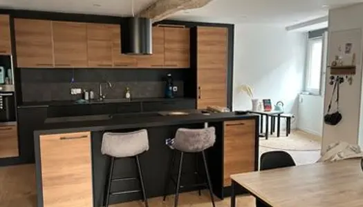 Maison 140m2 coeur de village + cours et dépendance