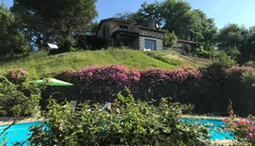 Maison de charme sur 1 hectare avec vue Pyrénées