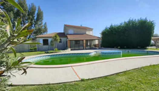 Maison T6 avec Piscine et Garage sur Pechbonnieu 