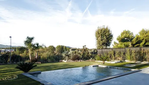 MAISON CONTEMPORAINE NEUVE AVEC PISCINE ET CAVE - OLLIOULES