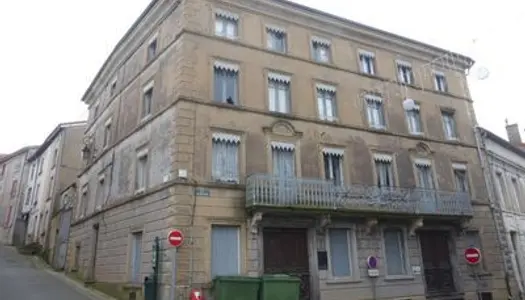 Dpt Loire (42), à vendre PANISSIERES Immeuble à réhabiliter de 1200 m2